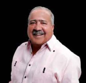 TONTY RUTINEL DOMÍNGUEZ. Abogado y político. El diputado PRM-Santo Domingo fue el último senador que tuvo el Gran Santo Domingo, o sea el DN y la Santo Domingo, y el auspició el proyecto de ley que dividió el territorio en dos y se creó la provincia Santo Domingo.