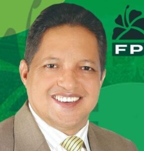 PERFECTO ACOSTA. Es la única figura visible de la Fuerza del Pueblo para la senaduría de Santo Domingo.Aspiró a ese cargo en la contienda pasada, 2020, y no le fue muy bien, pues llegó en un lejano tercer lugar. Ha sido fiscal por la provincia Santo Domingo.