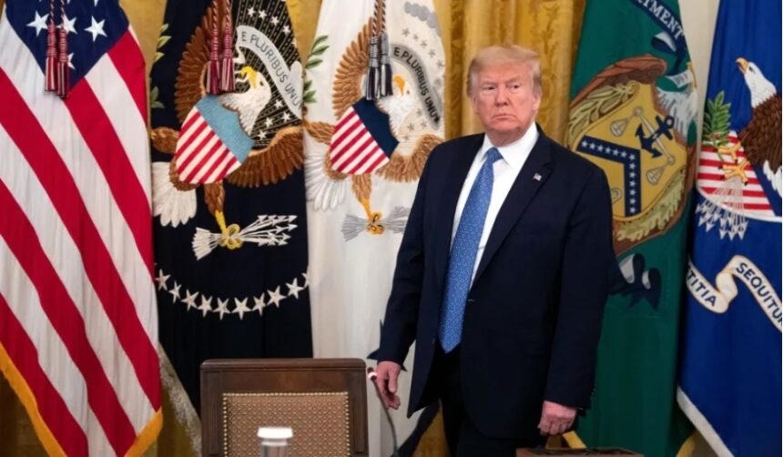 Washington (EFE).- El fiscal general de Estados Unidos, Merrick Garland, anuncia la designación de un fiscal especial que investigará al expresidente Donald Trump por su posible implicación en el asalto al Capitolio y por los documentos clasificados hallados en su residencia de Mar-a-Lago (Florida). Garland no citó expresamente a Trump, pero sí dejó claro que la investigación se referirá a las posibles implicaciones de quienes instigaron el asalto al Capitolio del 6 de enero de 2021, así como a los documentos hallados durante un registro del FBI en la mansión del exmandatario en Mar-a-Lago.