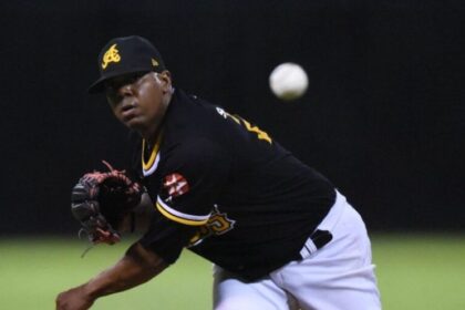Santo Domingo. Roenis Elías estuvo intransitable, Joe Hudson remolcó dos carreras y las Águilas Cibaeñas derrotaron cinco carreras por una a los Tigres del Licey, la noche del viernes en el Estadio Cibao. Con el triunfo, las Águilas retoman el primer lugar del campeonato de béisbol otoño-invernal Tomás Troncoso al desplazar a los Tigres, con quienes también igualan la serie particular, después de caer derrotadas los tres primeros encuentros.
