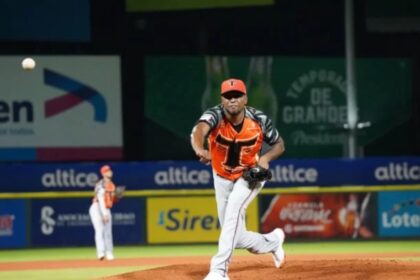 Santo Domingo. Los Toros del Este derrotaron tres carreras por dos a los Leones del Escogido gracias a un séptimo episodio de dos carreras esta noche en el Estadio Quisqueya Juan Marichal. De esa manera ganan por segundo partido corrido para quedarse solos en el cuarto lugar del campeonato al quebrar un empate con las Estrellas Orientales en esa posición, en especial por la derrota del conjunto verde ante los Gigantes del Cibao. Un elevado de sacrificio de Pedro Severino trajo la primera carrera del partido, la cual anotó Joseph Rosa.