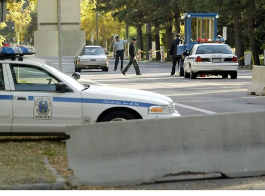 Washington (EFE).- Al menos cinco personas han muerto y cerca de veinte han resultado heridas en un tiroteo registrado en un club frecuentado por homosexuales en Colorado Springs, en el centro de Estados Unidos. Según han informado fuentes policiales, el tiroteo se produjo a medianoche del sábado y la Policía ha detenido a un sospechoso de participar en la masacre.