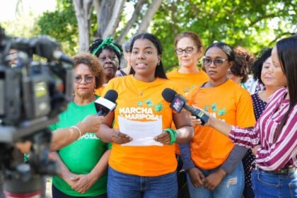 SANTO DOMINGO.- Más de 80 organizaciones sociales y la ciudadanía independiente invitaron hoy a participar en la “Marcha de las Mariposas”, una manifestación cívica y familiar por la vida de las mujeres que tendrá lugar este próximo domingo 27 de noviembre. Bajo la consigna “por una República Dominicana donde las mujeres vivan con derechos y libres de violencia”, se informó mediante rueda de prensa que la marcha iniciará a las 9:00 de la mañana en la avenida Mirador Sur esquina Enrique Jiménez Moya, y culminará en el Centro de los Héroes.