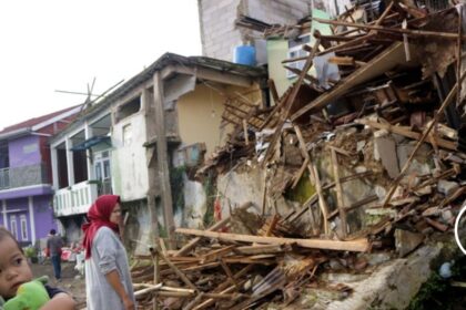 El número de muertos por el terremoto de Indonesia aumenta a 252 a medida que se encuentran más cuerpos