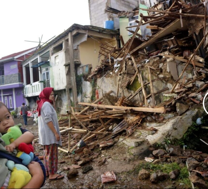 El número de muertos por el terremoto de Indonesia aumenta a 252 a medida que se encuentran más cuerpos
