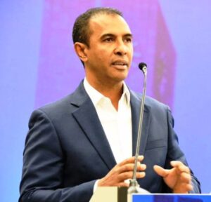 DOMINGO CONTRERAS. Si hay alguien que hizo su tarea para ser alcalde, ese es Domingo Contreras, quien aspiró al cargo en las elecciones del 2020 y perdió.El miembro del Comité Político del PLD cuenta con la estructura partidaria en el DN, lo que le hace un hueso duro de roer a la hora de enfrentarlo internamente. Conoce bien la funcionabilidad del ADN desde que fue secretario general durante la gestión de Roberto Salcedo. Fue director de Proyectos Estratégicos y Especiales de la Presidencia.