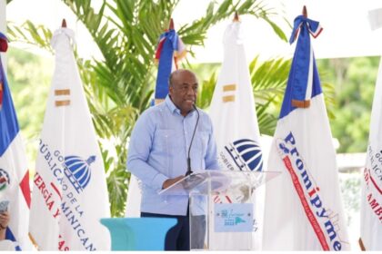 Durante la celebración del Día Nacional del Larimar, realizada en el municipio de Bahoruco, el ministro de Energía y Minas (MEM), Antonio Almonte, anunció una serie de avances que el Gobierno dominicano ha realizado para el fortalecimiento de las condiciones de seguridad y operatividad de la industria minera del larimar, piedra semipreciosa que es única en el mundo Al pronunciar las palabras finales de los actos celebrados en el Campo Deportivo Bahoruco-Barahona, Almonte informó de cinco puntos esenciales puestos en ejecución por el gobierno a través del MEM y la Dirección de Minería para lograr que la industria extractiva del larimar sea de mucha significación, social, cultural, de empleos y económica para la región y para la República Dominicana.