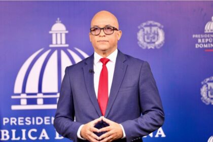 El vocero y director de Estrategia y Comunicación Gubernamental, Homero Figueroa anunció la activación de un Bono de Emergencia para mitigar los desastres naturales ocurridos recientementes. El monto de subdidio será desde RD$5,000 mensuales, de acuerdo al nivel de afectación. Figuero dio a conocer la información a través de su cuenta de Twitter donde especificó que “es un apoyo económico temporal a hogares afectados”.