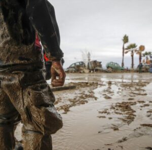 muerto, hasta 12 desaparecidos en deslizamiento de tierra en isla italiana