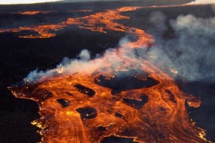 Mauna Loa, el volcán activo más grande del mundo, entra en erupción en Hawái