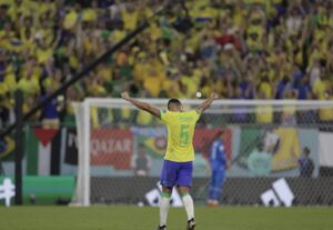 Brasil gana por la mínima a Suiza (1-0) gracias a un gol de Casemiro