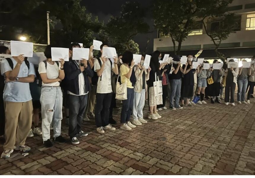 Estudiantes enviados a casa, policía patrullando mientras China frena las protestas