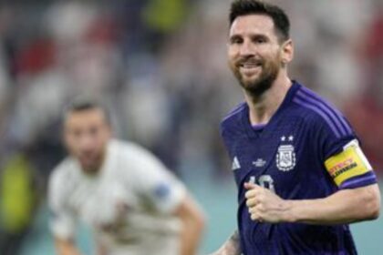 Messi y Argentina avanzan al Mundial, vencen 2-0 a Polonia