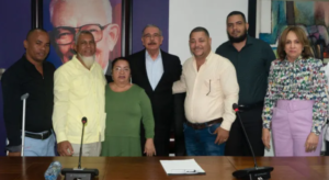 Decenas de miembros y dirigentes de FP regresan al PLD y se quejan de "maltrato" 7 delo m