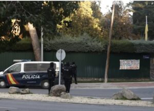 Fuera de Serie: La Embajada de Ucrania en Madrid recibe un paquete con un ojo de animal