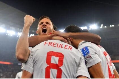 Suiza se mete en octavos tras ganar Serbia (2-3)