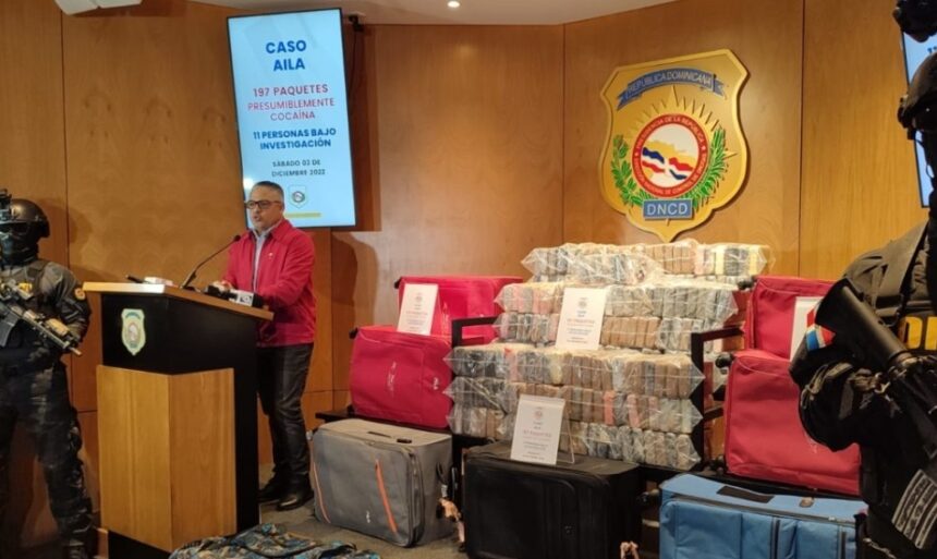 Incautan 197 paquetes cocaína en avión con destino a Miami