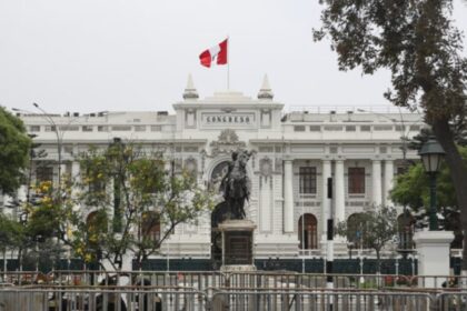 Colombia condena el “atentado a la democracia” en Perú y llama al diálogo