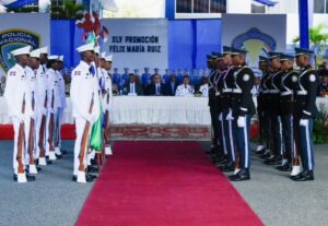 Abinader encabeza graduación de 28 nuevos oficiales de la Policía Nacional