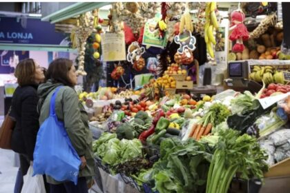 La inflación en España se modera en noviembre, hasta el 6,8 %