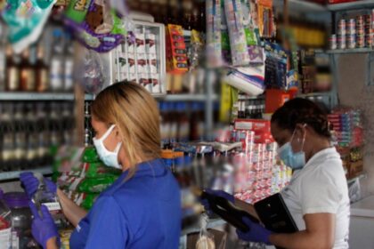 Pro Consumidor y CECCOM inician operativo preventivo para impedir venta de alcohol falsificado en fiestas navideñas