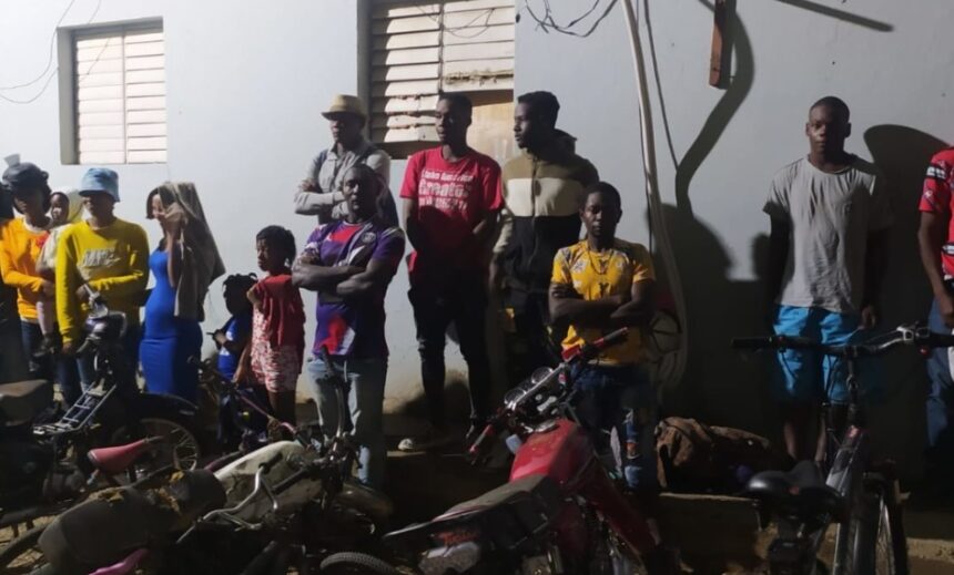 PN apresa dos personas en Valverde por transportar 16 haitianos y mercancias de contrabando