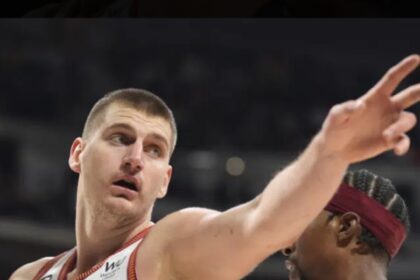 Jokic de los Nuggets tiene 27 rebotes, el máximo de su carrera, en un triple-doble