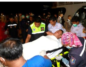 Hallan cuatro muertos y dos supervivientes del naufragio en Tailandia