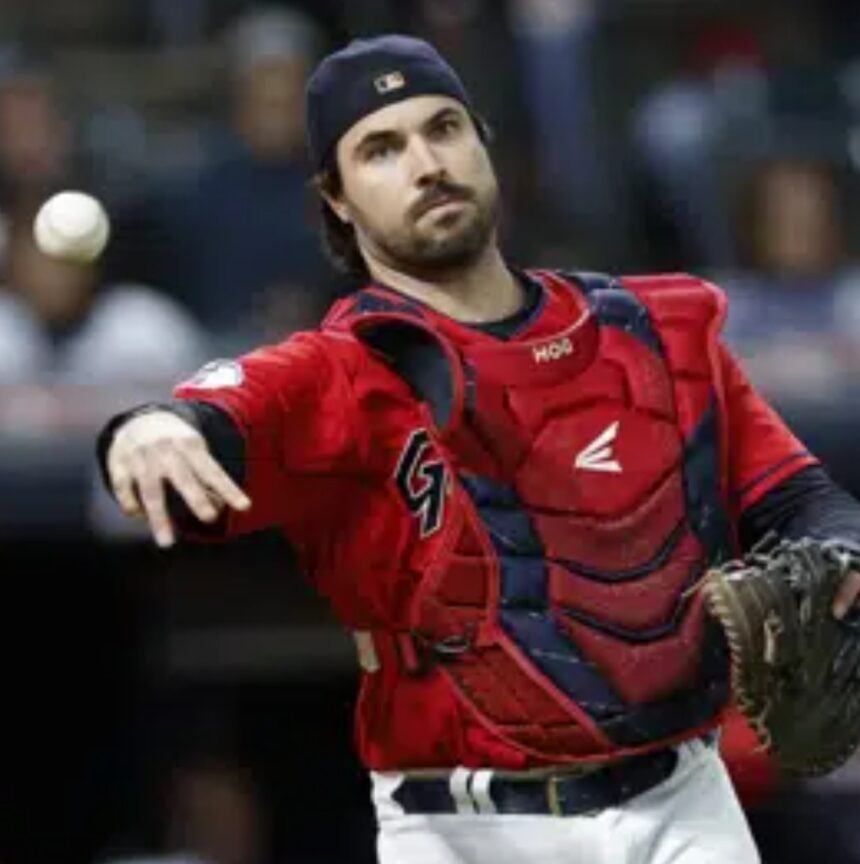 El receptor Austin Hedges y los Piratas finalizan un contrato de 5 millones de dólares por un año