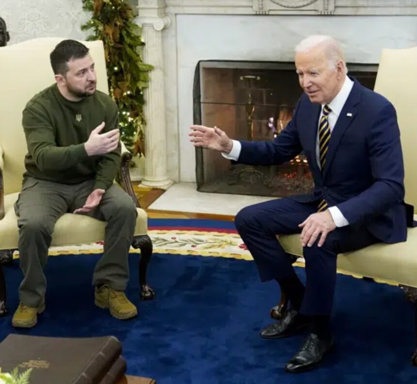 Biden le dice a Zelenskyy: 'Es un honor estar a tu lado'
