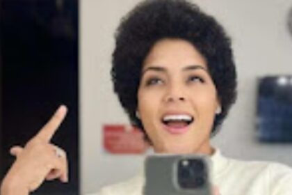 Francisca presume su cabello afro y narra cómo ha vivido la transición. Ha querido mostrar cómo ha evolucionado .