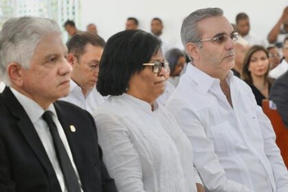 Presidente Abinader expresa pésame y solidaridad a senadora de Bahoruco por fallecimiento de su esposo