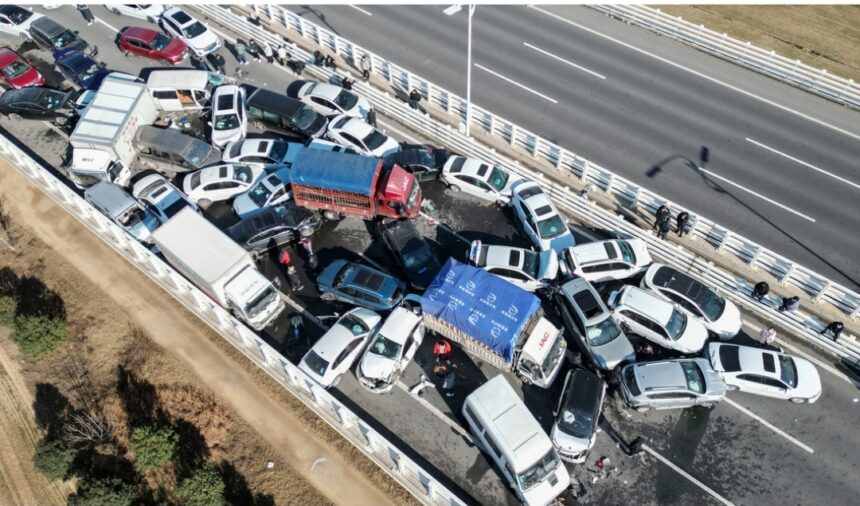 Fuera de Serie: La niebla provoca un accidente con más de 200 vehículos implicados en China