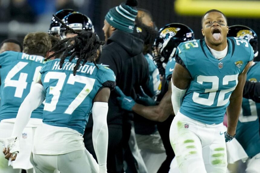 Los Jags encuentran la forma de salir de grandes atolladeros