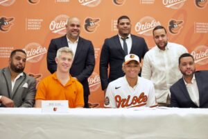 Equipos de MLB firman a cuatro prospectos de béisbol en Tamboril; dos de ellos encabezan la lista de los mejores 30 de la clase 2022