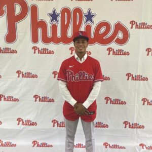 Equipos de MLB firman a cuatro prospectos de béisbol en Tamboril; dos de ellos encabezan la lista de los mejores 30 de la clase 2022