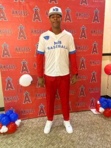 Equipos de MLB firman a cuatro prospectos de béisbol en Tamboril; dos de ellos encabezan la lista de los mejores 30 de la clase 2022