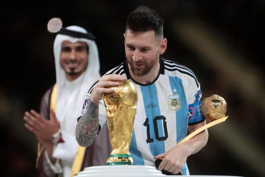 Messi dice que le «hubiese gustado» recibir la copa de manos de Maradona
