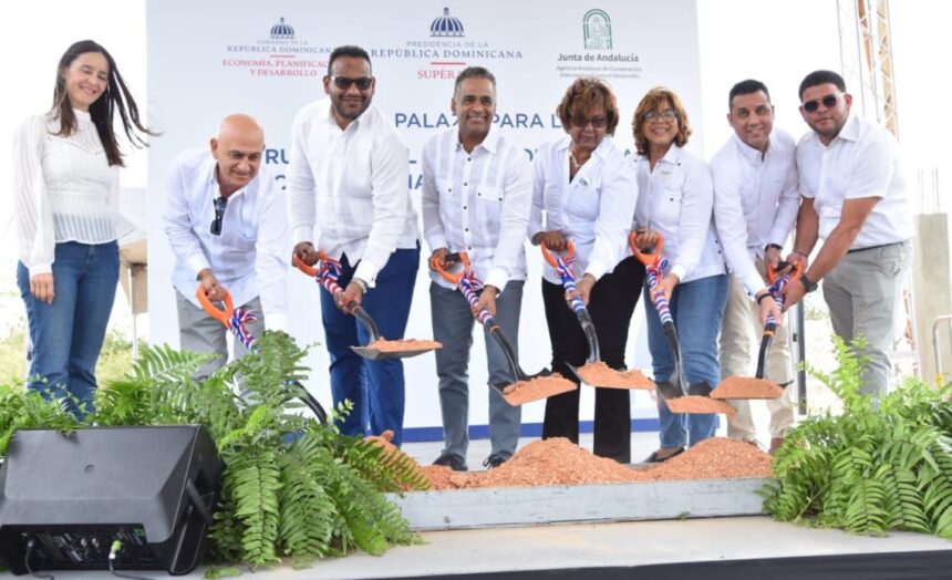 Inician construccion de centro comunitario en Pedernales que beneficiara a mas de 6 mil familias 1140x694 1