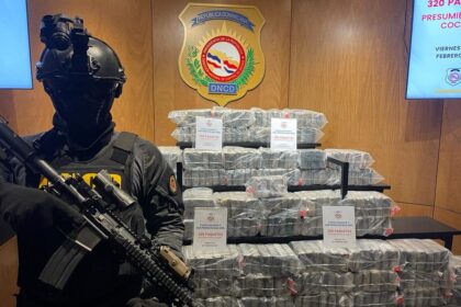 Ocupan 320 paquetes presumiblemente cocaina en operativos simultaneos en Caucedo y SPM 1024x694 1