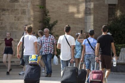 GRA033 ESPANA TURISMO COYUNTURA e1677832621980