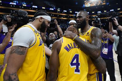 Los Lakers superan a los Warriors 104-101 y toman ventaja de la serie 3-1