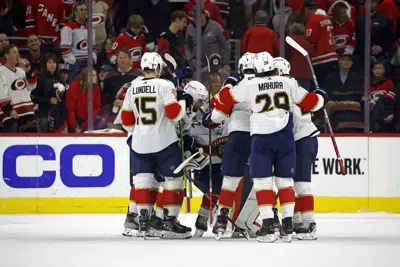 Los Panthers superan a los Hurricanes en el cuarto tiempo extra en el sexto juego más largo en la historia de la NHL