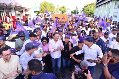Abel Martinez encabeza marcha en San Pedro de Macoris por el alto costo de la vida