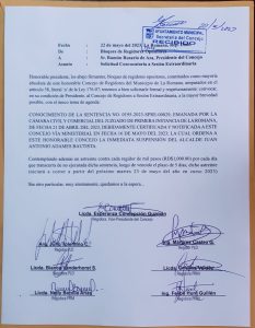 “Regidores opositores intiman al Presidente del Concejo de La Romana, Ramón Rosario, para que convoque lo antes posible, a sesión extraordinaria, a lo fines de conocer sentencia ordena suspensión definitiva del Alcalde Juan Antonio Adames. La cual contempla un astreinte de mil pesos diario en contra de cada regidor, empezando a correr este martes 23 de mayo”, indica la intimacion leida por Esperanza Concepción Guzmá, vicepresidente del Concejo de Regidores.