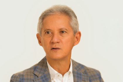 Economista Ng Cortiñas afirma alcanzar rango de inflación ha tenido impactos negativos y costos