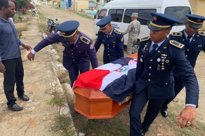 Familiares de primer teniente asesinado en San Isidro exigen justicia al presidente
