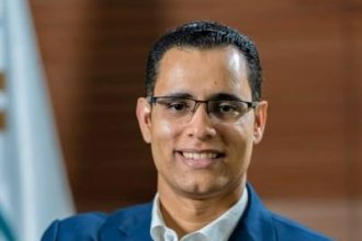 Exministro de Economía dominicano es designado como profesor titular en Universidad de Harvard