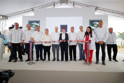 Gobierno entrega remozamiento hospital municipal Lilian Fernández en Navarrete