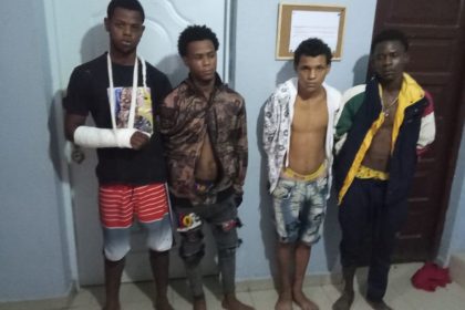 PN investiga cuatro personas detenidas durante allanamiento en Santiago Rodríguez